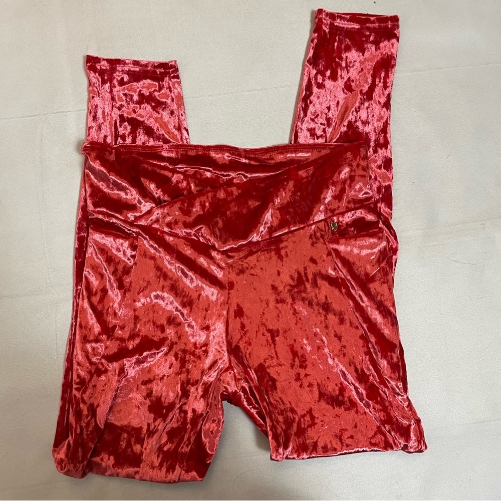 NWT New $75 Fabletics Red Crushed Velour Crossover Legging Size S - Picture 3 of 10